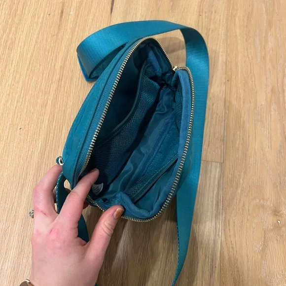THE DARLING EFFECT Teal “All You Need” Belt Bag - Picture 4 of 4